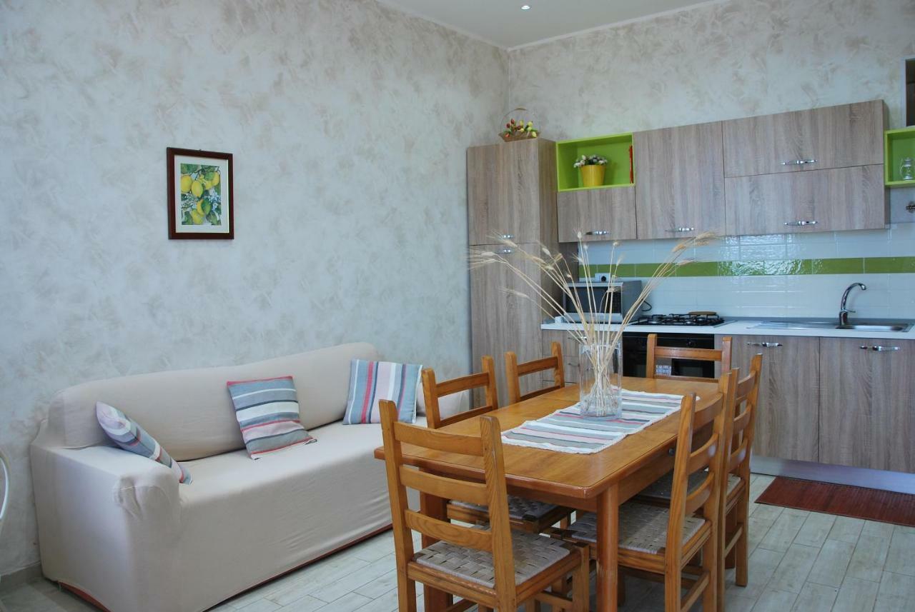 Casa Vacanza Sweet Home จีอาร์ดีนี นักซอส ภายนอก รูปภาพ